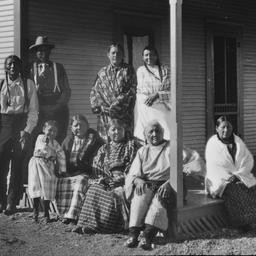 Native American Men, Women ...